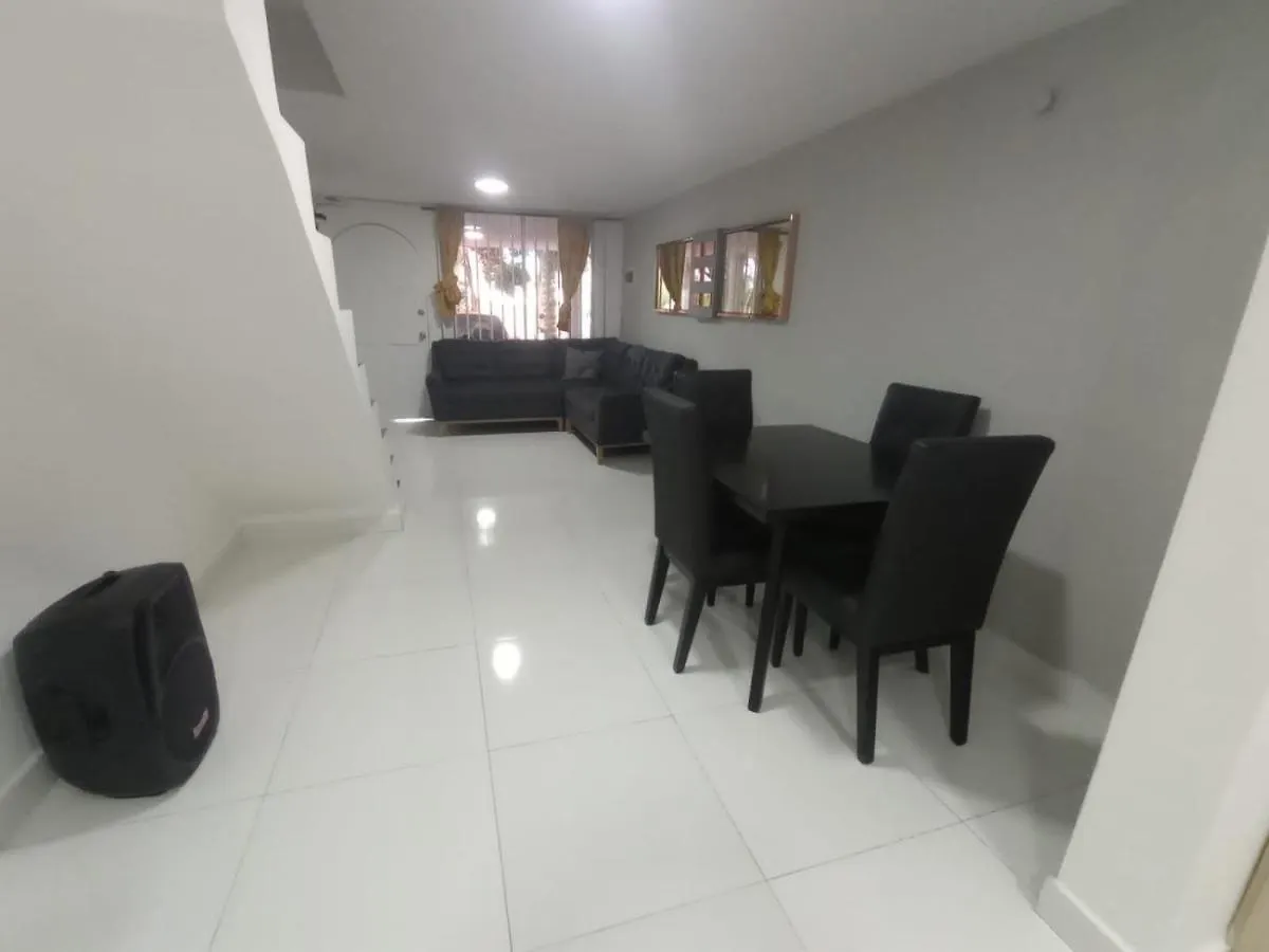 Hermosa Casa En Medellin. Cerca A Estacion Del Metro Colombia