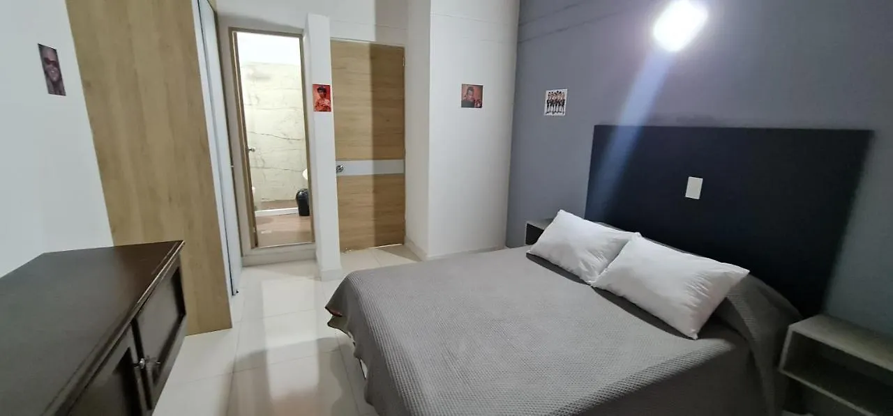 Hermosa Casa En Medellin. Cerca A Estacion Del Metro Lägenhet