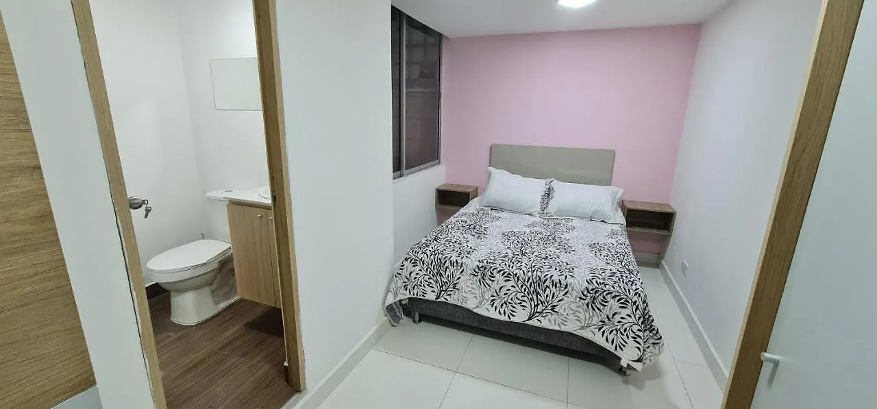 Hermosa Casa En Medellin. Cerca A Estacion Del Metro