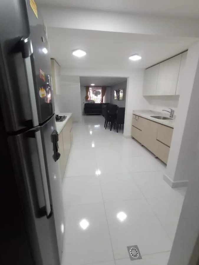 Apartment Hermosa Casa En Medellin. Cerca A Estacion Del Metro